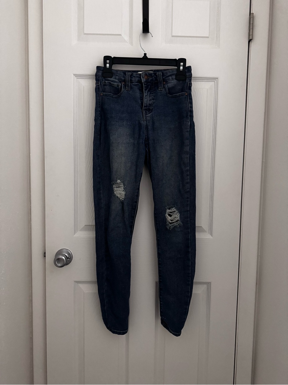 Tilly’s Women’s Skinny Distressed Jeans - Dark Blue